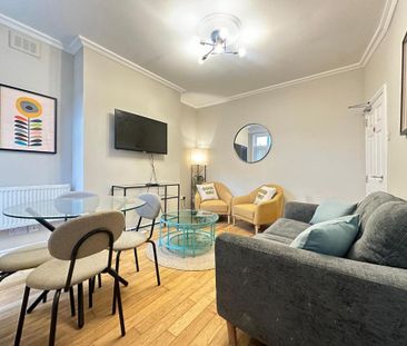 4 bedroom terraced house to rent - Photo 2