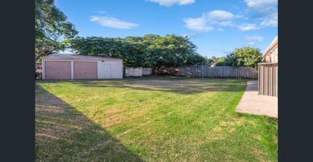 HUGE BLOCK & SHED PLUS SOLAR - Photo 2