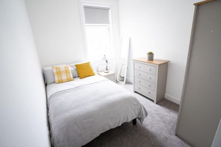 8 bedroom terraced house to rent - Photo 5