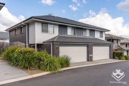 Impressive 3 bedroom Townhouse - Photo 2