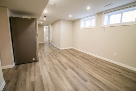 121 Golden Blv W, Welland - 3 Bedroom Lower Unit - Photo 3