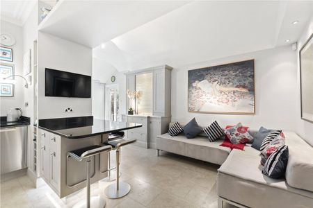 A magnificent ground and lower ground maisonette situated in a stucco-fronted period building on the corner of Elvaston Place and Gore Street in the heart of South Kensington. Minimum Tenancy Length: 12 months EPC rating C | CounciL Tax Band G - Photo 3