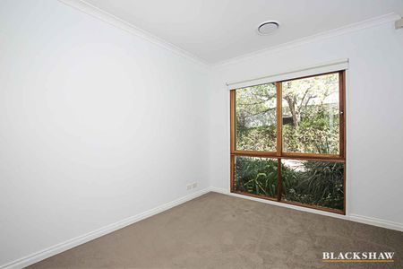 Freshly Painted Low-Maintenance Three-Bedroom Townhouse in Braddon - Photo 4