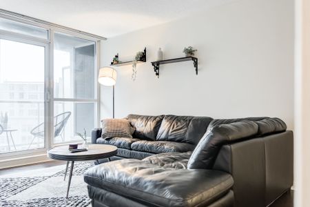 For Lease - 208 Queens Quay Unit# 1204, Toronto, Ontario - Photo 2