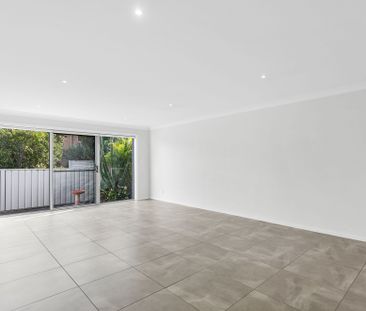 MODERN LOW MAINTENANCE 3 BEDROOM VILLA - Photo 1