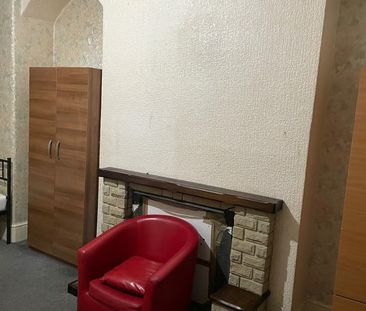 Room in a Shared House, Green Lane, IG3 - Photo 5