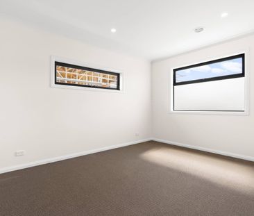 37 Hedgevale Drive, Officer VIC 3809 - House For Rent | Domain - Photo 2