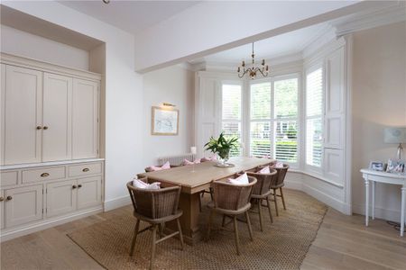 This substantial six-bedroom home on The Mount offers flexible living with an additional self-contained one-bedroom flat. Enjoy prime York city access and excellent transport links, including a short walk to the train station. - Photo 4