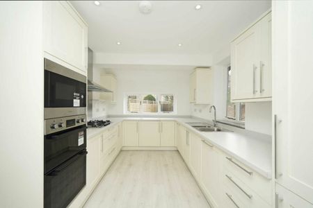 Herbert Road, SW19, London - Photo 2