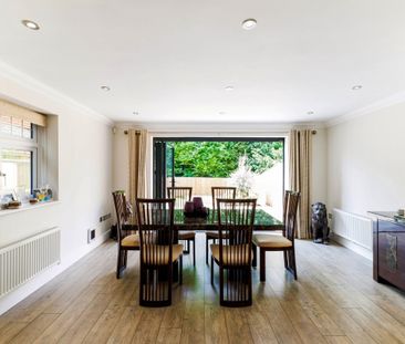 3 bedroom end of terrace house to rent - Photo 2