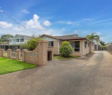 Two Bedroom Townhouse in Central Location! - Photo 3