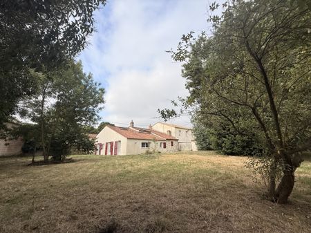 Location Maison 5 pièces 134m² ST AIGNAN GRANDLIEU 44860 - Photo 2