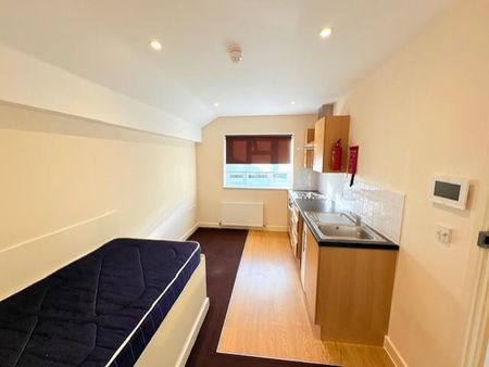 1 bedroom in a house share to rent - Photo 2