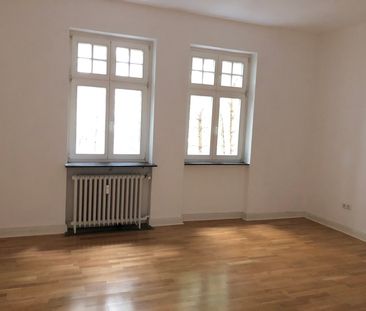 Schöne Erdgeschosswohnung mit Altbaucharme! - Foto 1