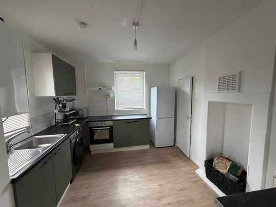 Rogers Road, London E16 - Photo 1