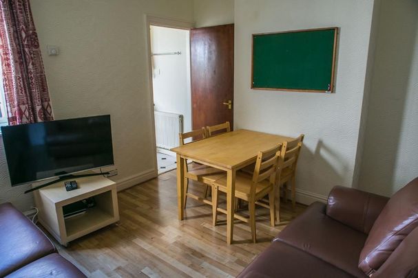 4 bedroom house to rent - Photo 1