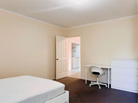 3B2B second room - Photo 4