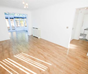 4 bedroom detached house to rent - Photo 1