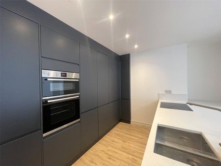 4 bedroom terraced house to rent - Photo 5