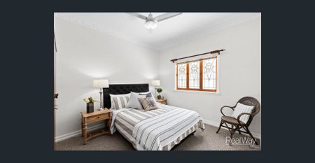 STUNNING HOME IN PERFECT LOCATION - Photo 2