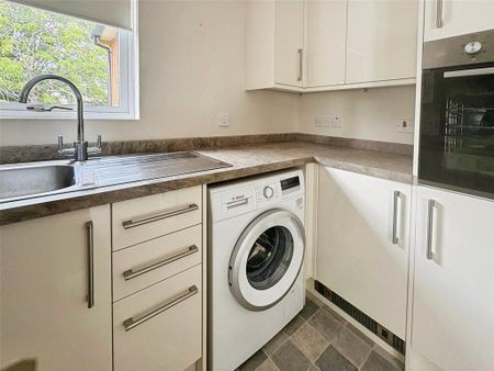 2 bedroom retirement property to rent - Photo 2