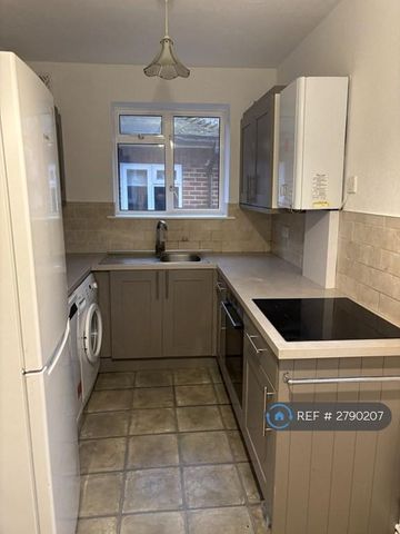 2 bedroom maisonette to rent - Photo 3