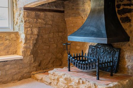 2 bed House - Semi-Detached To Let - Photo 2