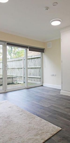 Studio to rent - Photo 1