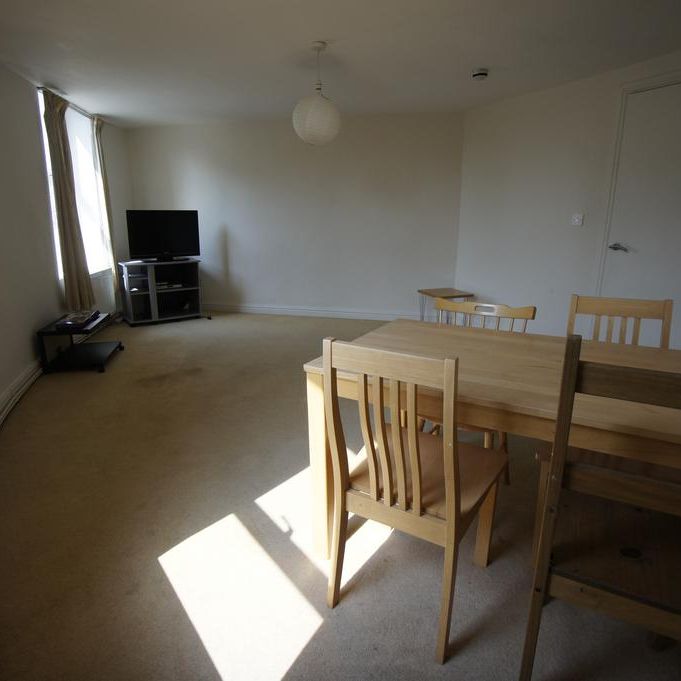 3 bedroom flat to rent - Photo 1