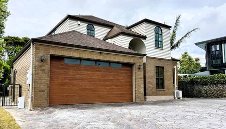 Stunning & Modern Home in Quiet Neighborhood - Photo 5