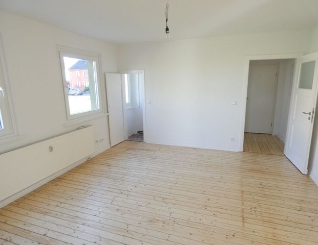 Modernisierte Wohnung mit großem Balkon - Foto 1