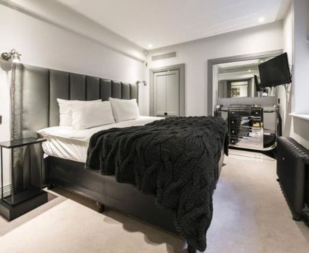 A one bedroom apartment of approximately 750 square feet. - Photo 5