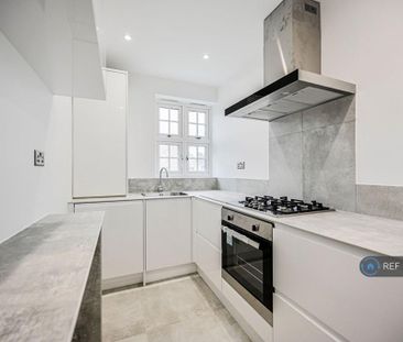 3 bedroom flat to rent - Photo 4