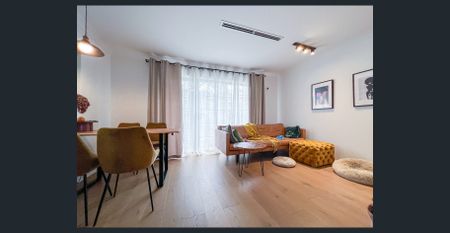 Central Living minutes from Sydney University & Glebe Village - Photo 2