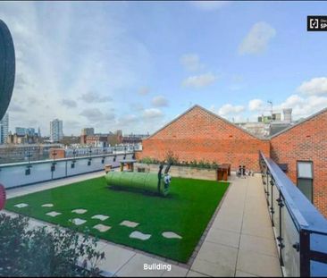 1 bedroom in a flat share to rent - Photo 4