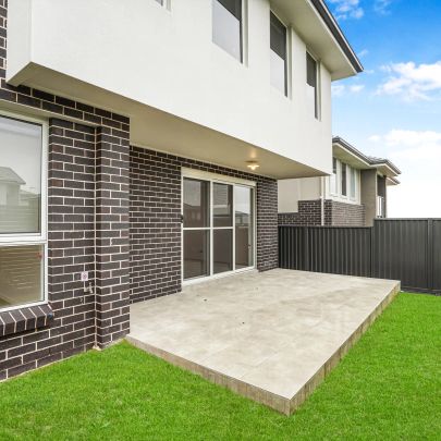 Modern & Sophisticated Home - Photo 1