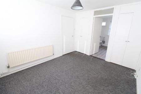 2f Rathcoole Close, Newtownabbey, BT37 9AP - Photo 3