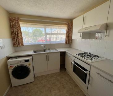 2 bedroom semi-detached bungalow to rent - Photo 4