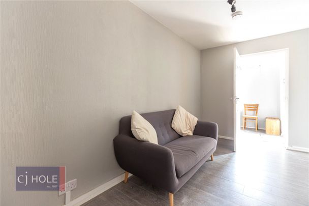 Hayes Close, - Photo 1