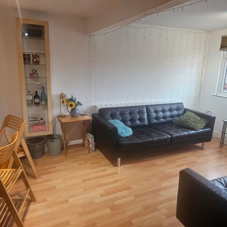 2 Bed - 195c Kirkstall Lane, Headingley, Leeds - LS6 3EJ - Student/Professional - Photo 1