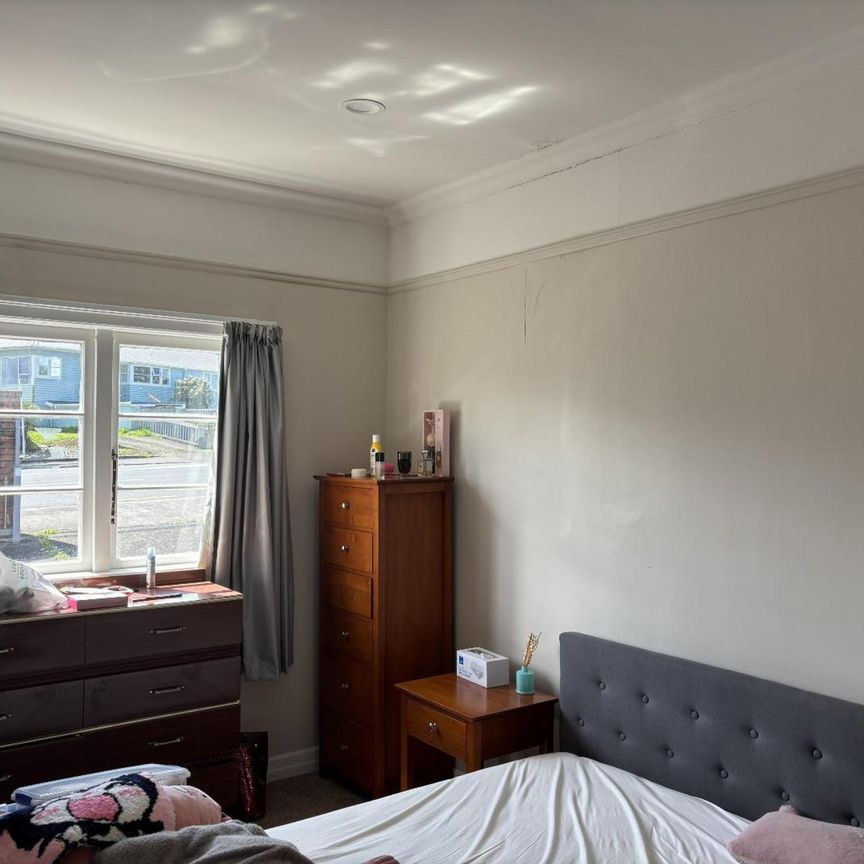 2/3 bedrooms home with plenty parking spaces - Photo 1