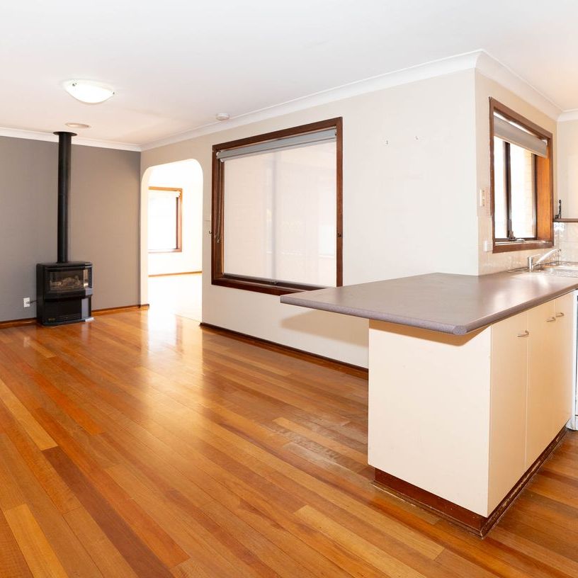 SPACIOUS LIVING AT 13 JEEBA PLACE - Photo 1