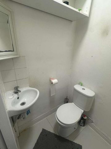 Eastcote Lane, Harrow, HA2 - Photo 5