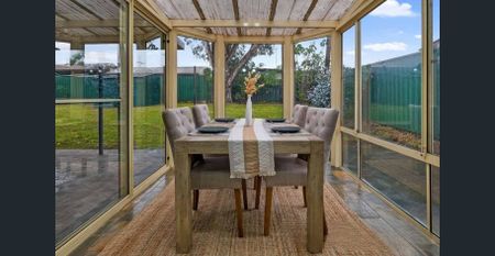 Spacious 3-bedroom family home in quiet Werrington Downs pocket - Photo 3