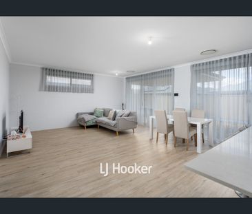 Fully Furnished 3x2 Home - Modern, Spacious & Low Maintenance - Photo 1