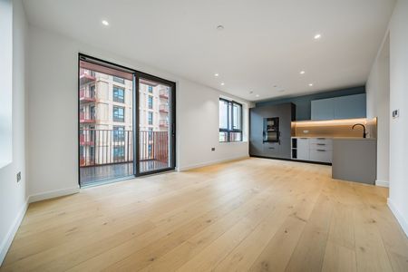 Available from 12/11/2025 - 1 Bed Apartment, Furnished - Photo 3