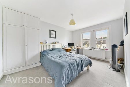 4 bedroom flat to rent - Photo 2