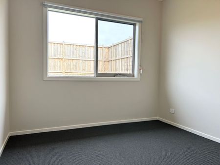 LUXURIOUS FAMILY HOME!!! - Photo 2