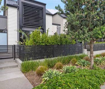 Hobsonville, 3 bedrooms, $750 - Photo 2