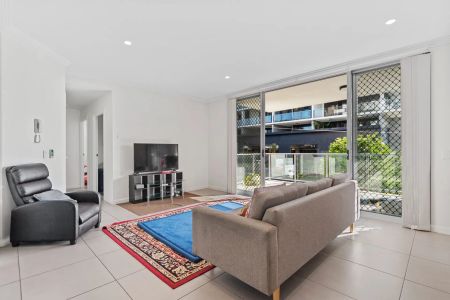 Unit in heart of Chermside - Photo 5